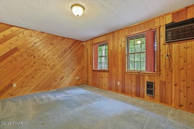 Welcome to this spacious and versatile 5-bedroom, 2-bath home - photo 33