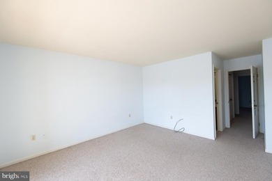 Nestled in the waterfront town of Cambridge, this townhouse - photo 33