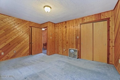Welcome to this spacious and versatile 5-bedroom, 2-bath home - photo 34