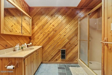 Welcome to this spacious and versatile 5-bedroom, 2-bath home - photo 38