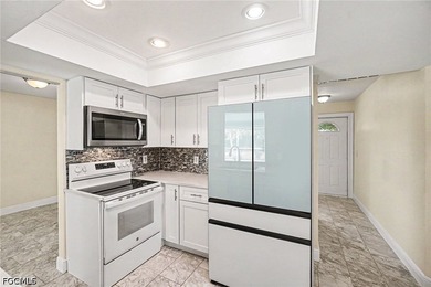 3/2/2 pool home in a quiet neighborhood! Features a new kitchen - photo 4