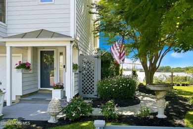 Exceptional waterfront end-unit townhouse in the highly - photo 5