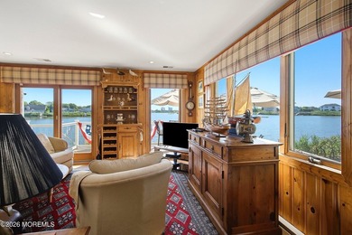 Exceptional waterfront end-unit townhouse in the highly - photo 8