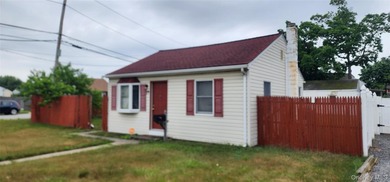 Opportunity for investor or handy homeowner! Lots of upgrades - photo 2