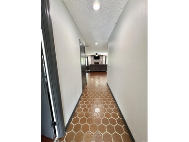 Make yourself at home in this beautifully updated Madrid floor - photo 3