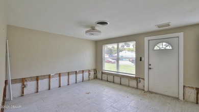 Discover the potential in this 3-bedroom, 2-bath home and - photo 3