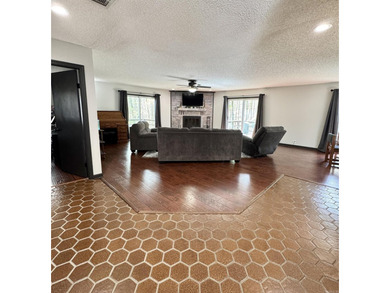 Make yourself at home in this beautifully updated Madrid floor - photo 4