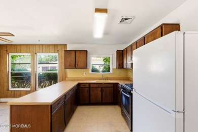 Welcome to this 2-bedroom, 2-bath ranch-style home offering - photo 6