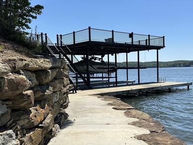 Completed in 2023, this Tennessee River Modern Masterpiece is - photo 2