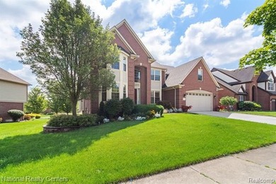 Welcome to this expansive 3-car garage, 4-bedroom, 3.5-bath - photo 3