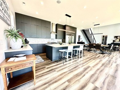 Completed in 2023, this Tennessee River Modern Masterpiece is - photo 7
