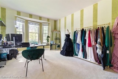 Welcome to this expansive 3-car garage, 4-bedroom, 3.5-bath - photo 8