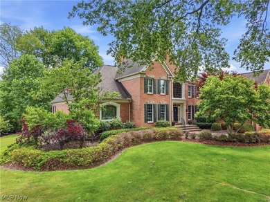 Set within Barrington's gated golf community, this distinguished - photo 2