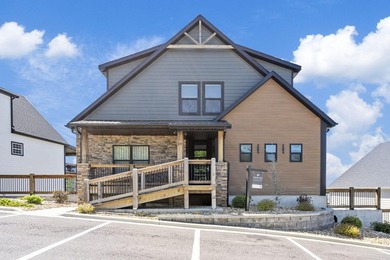 Welcome to your dream lakeside retreat! This magnificent - photo 2