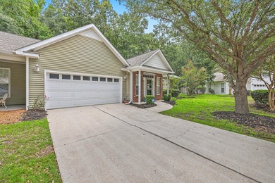Welcome to this well-maintained single-story villa tucked away - photo 3