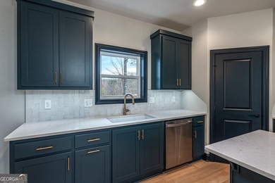 BRAND NEW HOME IN UPSCALE GATED COMMUNITY WITH RIVER ACCESS - photo 4