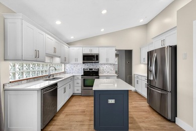 Welcome home! This move-in ready house offers warmth and comfort - photo 5