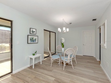 Newly remodeled and beautifully updated first-floor paired villa - photo 11