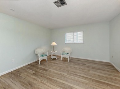 Newly remodeled and beautifully updated first-floor paired villa - photo 15