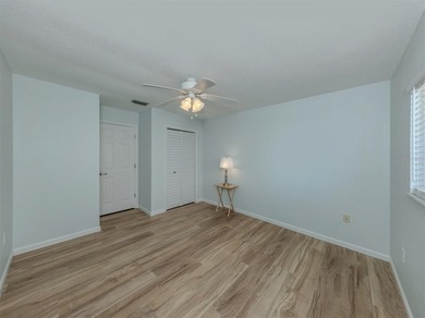 Newly remodeled and beautifully updated first-floor paired villa - photo 21