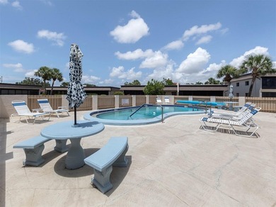 Newly remodeled and beautifully updated first-floor paired villa - photo 33