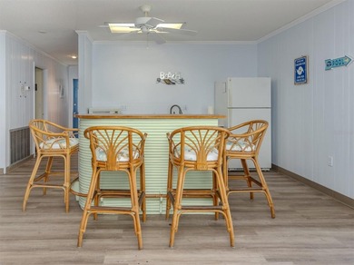Newly remodeled and beautifully updated first-floor paired villa - photo 41