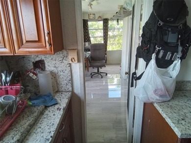 3 BIG BEDS ROOM CORNER UNIT WRAP AROUND PADIO FOR THIRD ROOM OR - photo 7