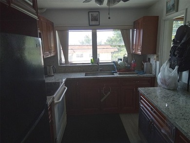 3 BIG BEDS ROOM CORNER UNIT WRAP AROUND PADIO FOR THIRD ROOM OR - photo 8