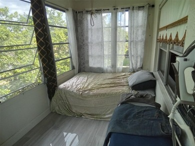 3 BIG BEDS ROOM CORNER UNIT WRAP AROUND PADIO FOR THIRD ROOM OR - photo 9