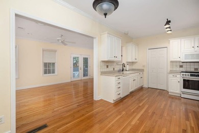 Wonderful layout with separate DR and LR and large family room - photo 4