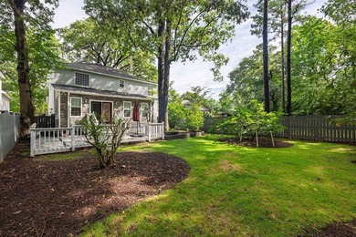 Wonderful layout with separate DR and LR and large family room - photo 8