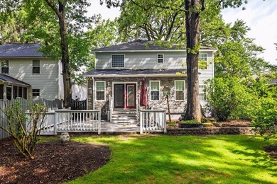 Wonderful layout with separate DR and LR and large family room - photo 9