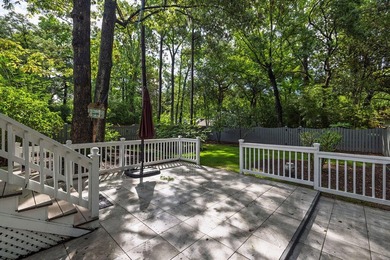 Wonderful layout with separate DR and LR and large family room - photo 10