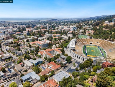 Penthouse Living with Unrivaled Panoramic Bay Views! The