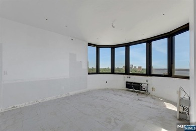 CAN BE SPLIT INTO 2 UNITS!! Perched on the 16th floor of the - photo 10