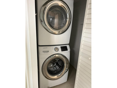 Welcome to this beautifully updated 2-bedroom, 2-bathroom - photo 21