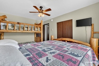 Fully furnished cabin on the Island Park Village Golf Course - photo 23