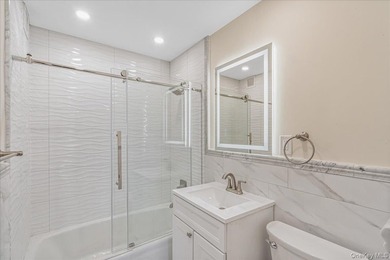 Luxury High Rise Bldg With an Unobstructed South East Water View - photo 17