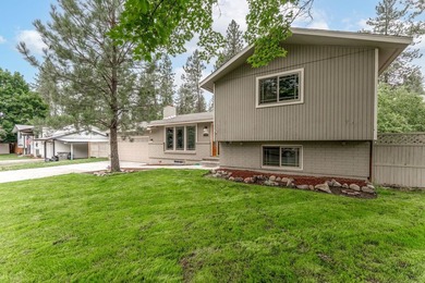 Beautifully remodeled 5-bedroom, 3-bath home in desirable Nine - photo 4