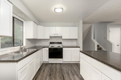 Beautifully remodeled 5-bedroom, 3-bath home in desirable Nine - photo 9