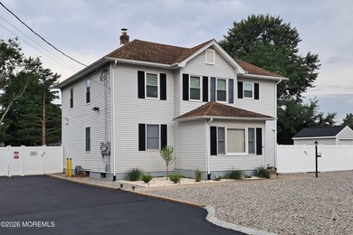 Fabulous 2 family home on nearly 1/2 acre in Toms River w/ owner - photo 1