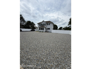 Fabulous 2 family home on nearly 1/2 acre in Toms River w/ owner - photo 4