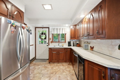 3 bedroom Lakefront Contemporary on Power-boating Lake! - photo 17