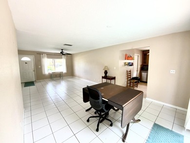 Stunning 3-bed, 2-bath pool home with a 1-car garage, ideally - photo 13