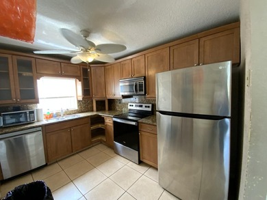 Stunning 3-bed, 2-bath pool home with a 1-car garage, ideally - photo 19
