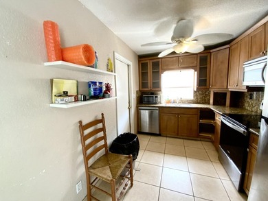 Stunning 3-bed, 2-bath pool home with a 1-car garage, ideally - photo 21