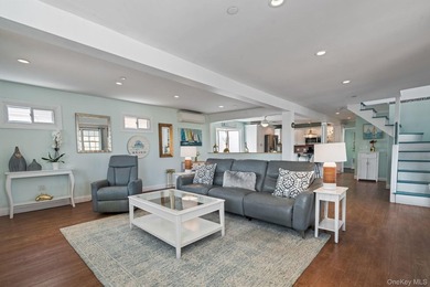 Discover Your Coastal Dream: Bay & Beach Views from this West - photo 2