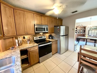 Stunning 3-bed, 2-bath pool home with a 1-car garage, ideally - photo 22