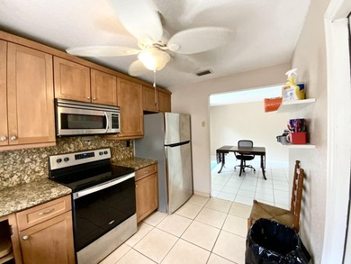 Stunning 3-bed, 2-bath pool home with a 1-car garage, ideally - photo 23