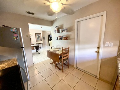 Stunning 3-bed, 2-bath pool home with a 1-car garage, ideally - photo 25